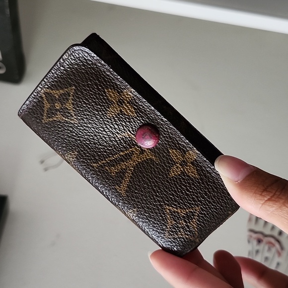 Louis Vuitton 4 key holder - Picture 3 of 13